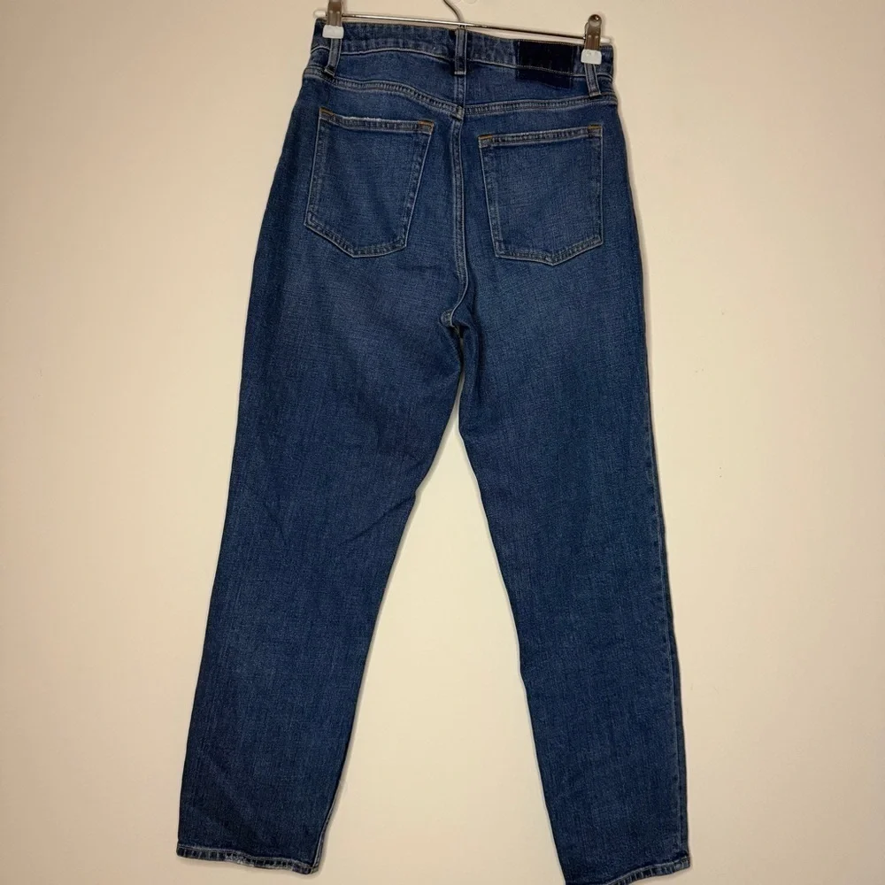 ABERCROMBIE + FITCH Curve Love The Mom High Rise Distressed Straight Leg Jeans